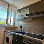 Cosy For Teams & Groups & Family With Parking Apartment