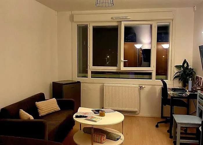 Lovely With Parking Apartment *