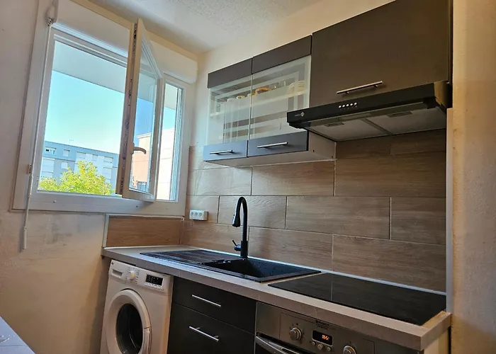 Cosy For Teams & Groups & Family With Parking Appartement